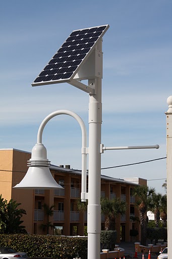 solar pole light